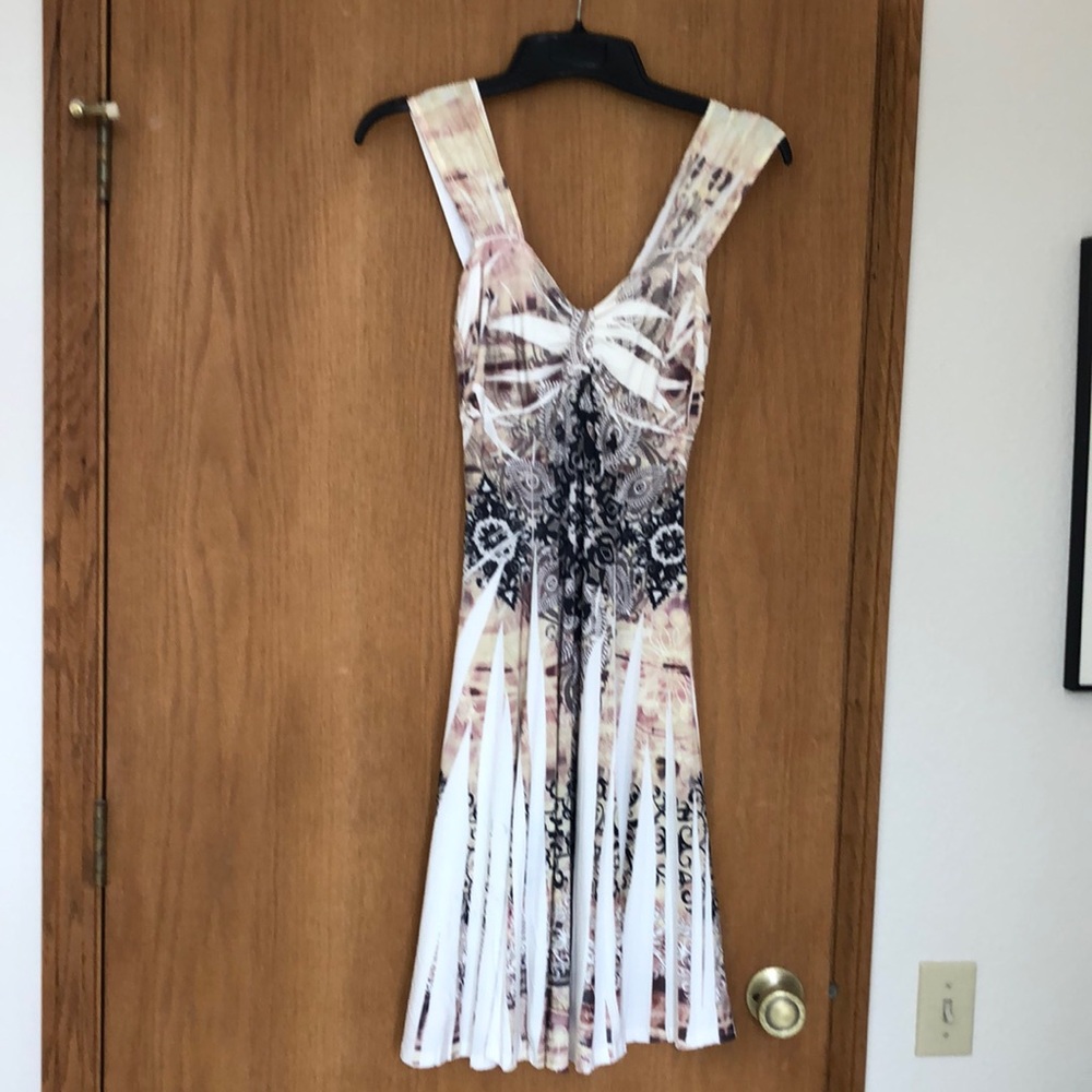 Pretty light summer dress to show off your skinny waist